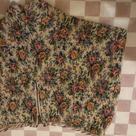 Vintage Floral Tapestry High Waisted Shorts - Picture 6 of 8